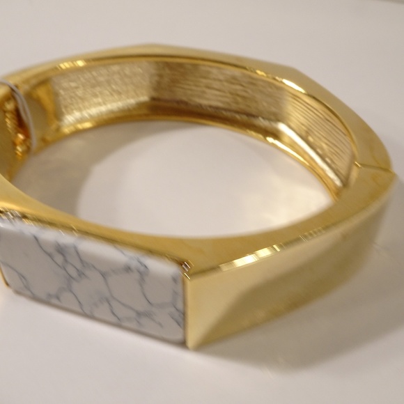 Banana Republic Gold Bar Marble Cuff Bracelet NWT 49. - Picture 4 of 5